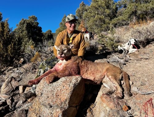 Premier Mountain Lion and Bear Hunts in the Western U.S. Premier Mountain Lion and Bear Hunts in the Western U.S.